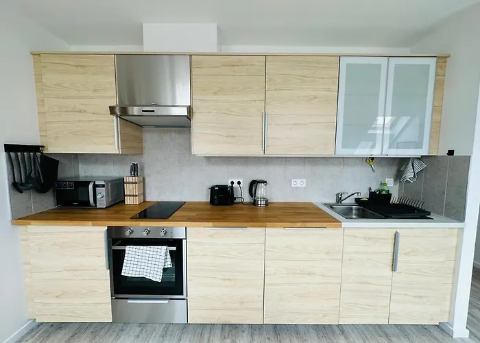 Palace Quarter 1 Peaceful Modern Central Top Floor Apartment